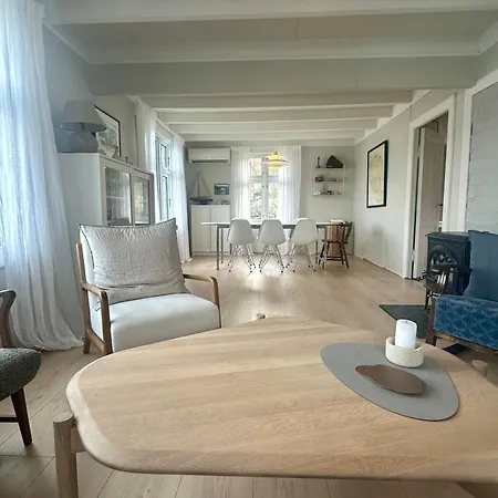 Ved Sjoen Pa Andabeloy, Bat Leies Holiday home Flekkefjord
