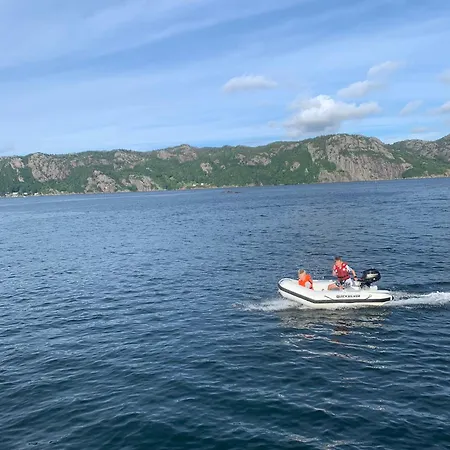 Ved Sjoen Pa Andabeloy, Bat Leies * Flekkefjord