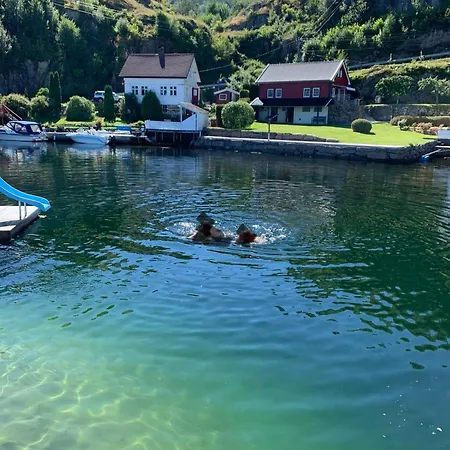 Ved Sjoen Pa Andabeloy, Bat Leies Holiday home *