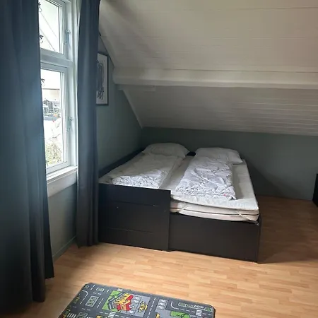 Ved Sjoen Pa Andabeloy - Bat Leies * Flekkefjord